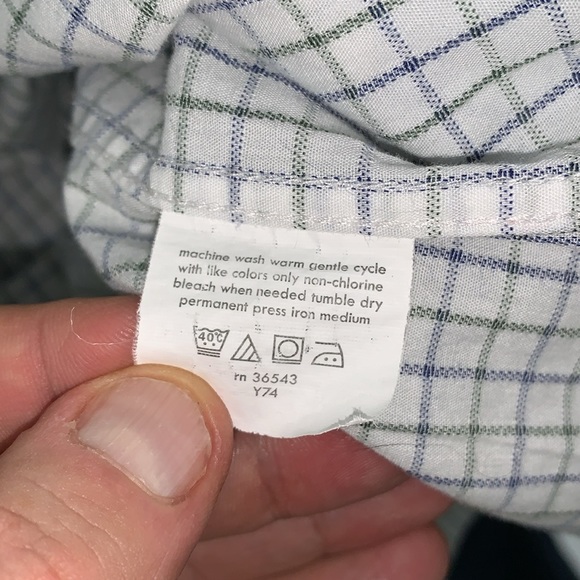 IZod Button Down Shirt in very good condition. Size 17.5 34/35. - Picture 11 of 12